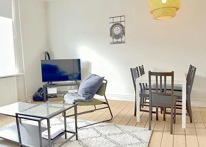 아파트 Spacious For 6 프레데릭스하운